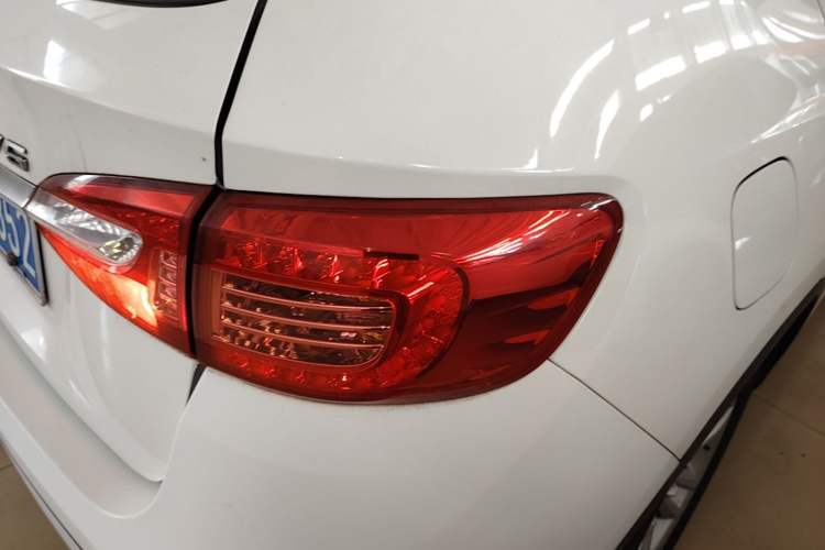 Used Brilliance V5 2012 1.6L Manual Luxury Model Right Rear Taillight