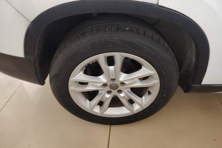 Used Brilliance V5 2012 1.6L Manual Luxury Model Right Rear Wheel Hub