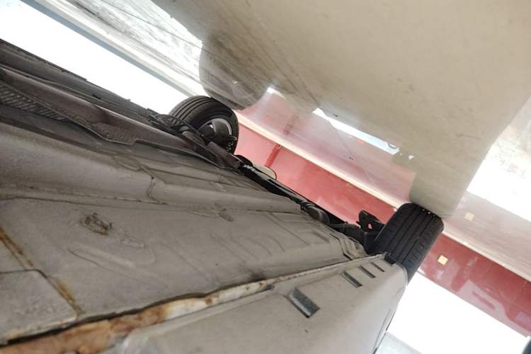 Used Brilliance V5 2012 1.6L Manual Luxury Model Right Side Sill