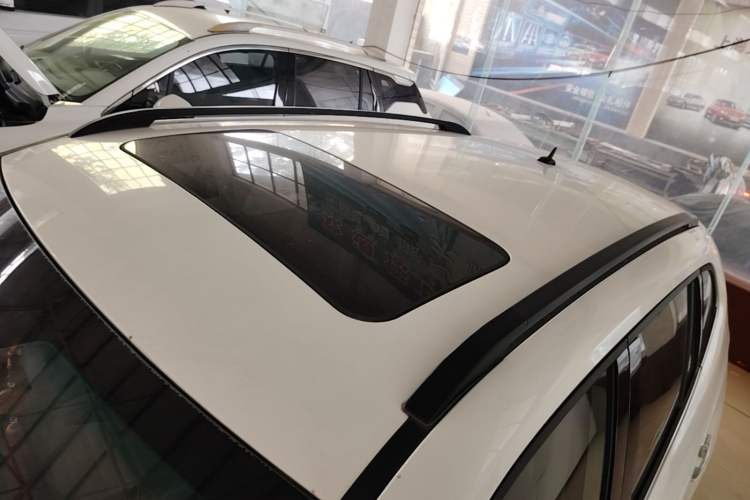 Used Brilliance V5 2012 1.6L Manual Luxury Model Roof