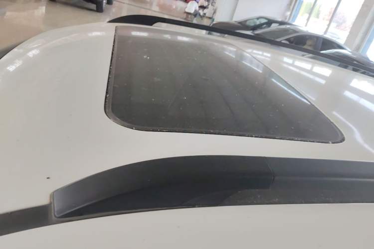 Used Brilliance V5 2012 1.6L Manual Luxury Model Roof