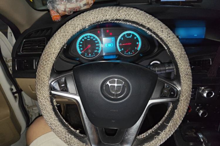 Used Brilliance V5 2012 1.6L Automatic Luxury Version Steering Wheel