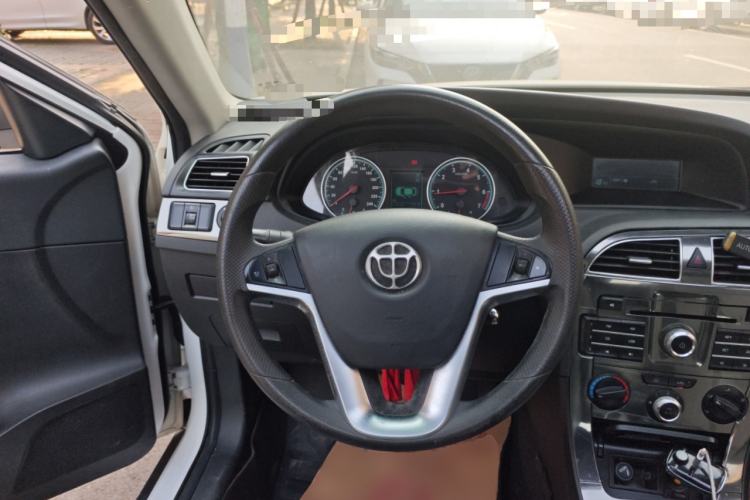 Used Brilliance V5 2012 1.5T Automatic Two-Wheel Drive Sport Version Steering Wheel
