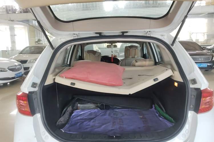 Used Brilliance V5 2012 1.6L Manual Luxury Model Trunk