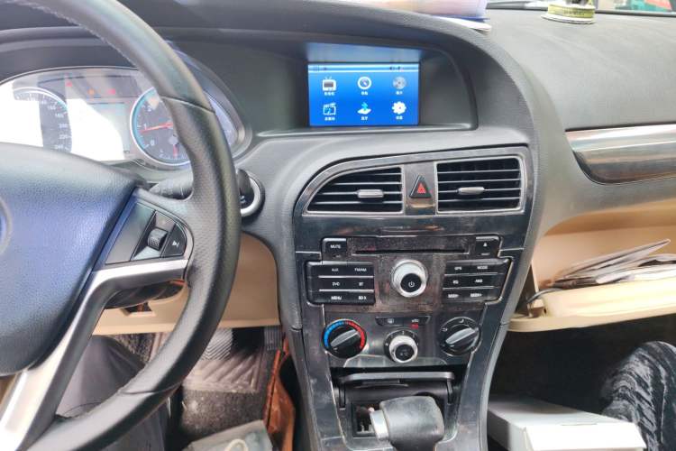 Used Brilliance V5 2012 1.6L Automatic Luxury Version Audio And AC Panel