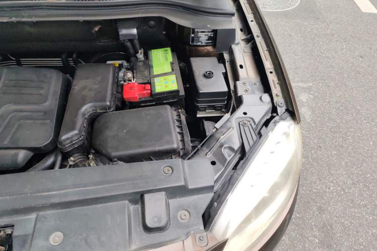 Used Brilliance V5 2012 1.6L Automatic Luxury Version Engine Bay Left
