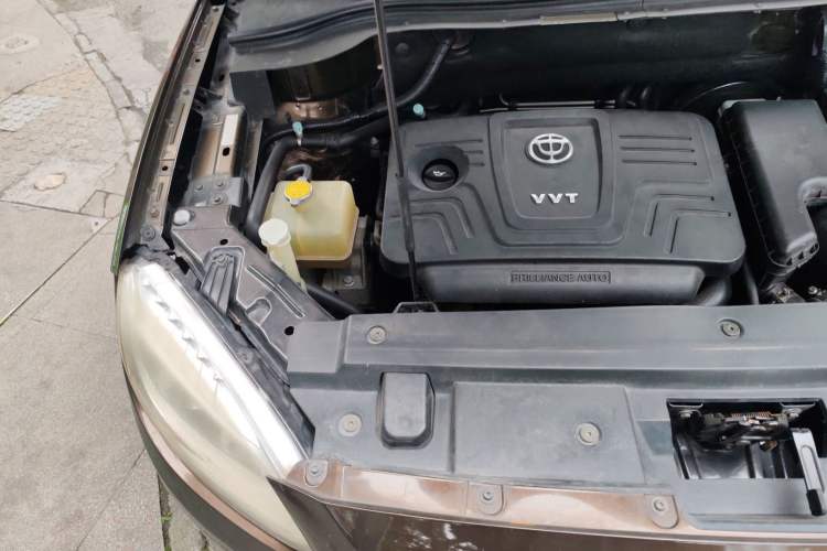 Used Brilliance V5 2012 1.6L Automatic Luxury Version Engine Bay Right
