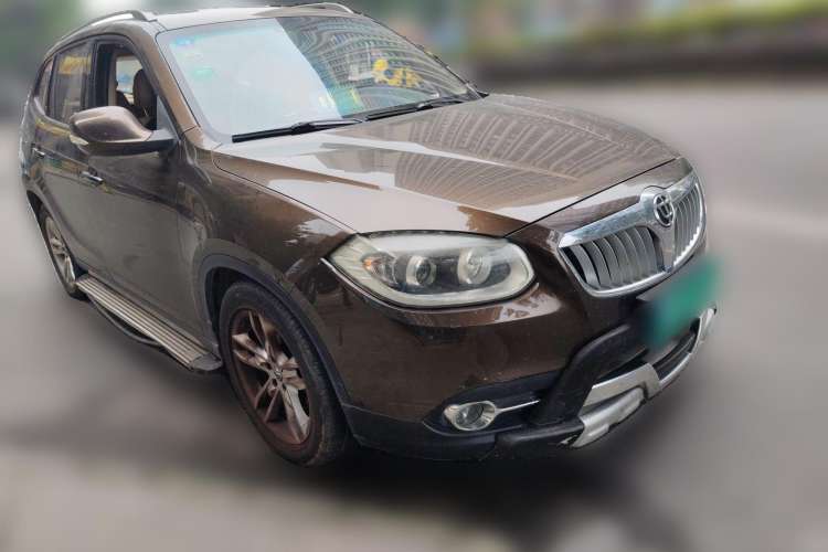 Used Brilliance V5 2012 1.6L Automatic Luxury Version Front Right 45 Deg