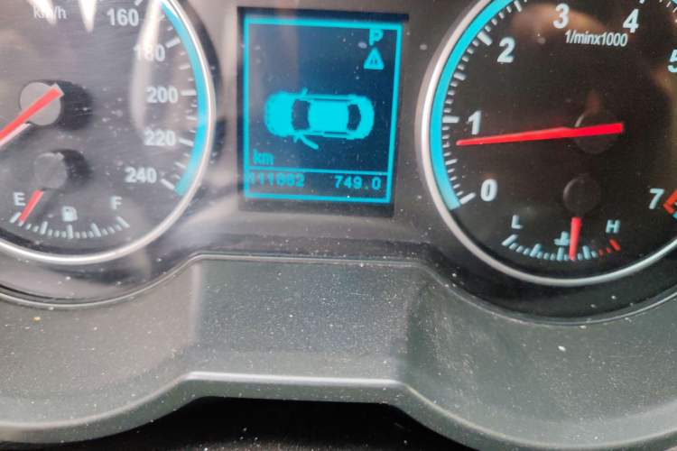 Used Brilliance V5 2012 1.6L Automatic Luxury Version Odometer Close Up