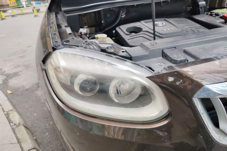 Used Brilliance V5 2012 1.6L Automatic Luxury Version Right Front Headlight