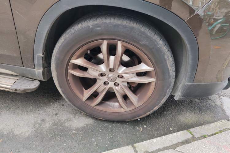 Used Brilliance V5 2012 1.6L Automatic Luxury Version Right Front Wheel Hub