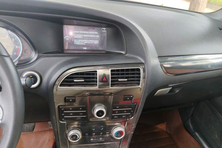 Used Brilliance V5 2014 1.6L Automatic Luxury Model Audio And AC Panel
