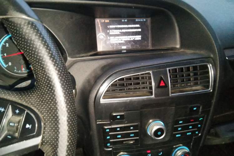 Used Brilliance V5 2014 1.5T Manual Two-Wheel Drive Luxury Model Audio And AC Panel