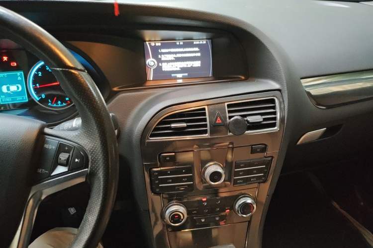 Used Brilliance V5 2014 1.5T Automatic Two-Wheel Drive Luxury Version Audio And AC Panel