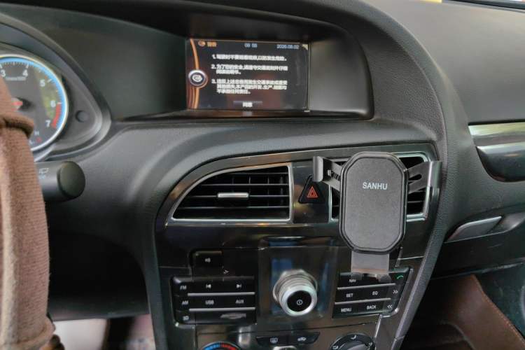 Used Brilliance V5 2014 1.5T Automatic Two-Wheel Drive Sport Model Audio And AC Panel