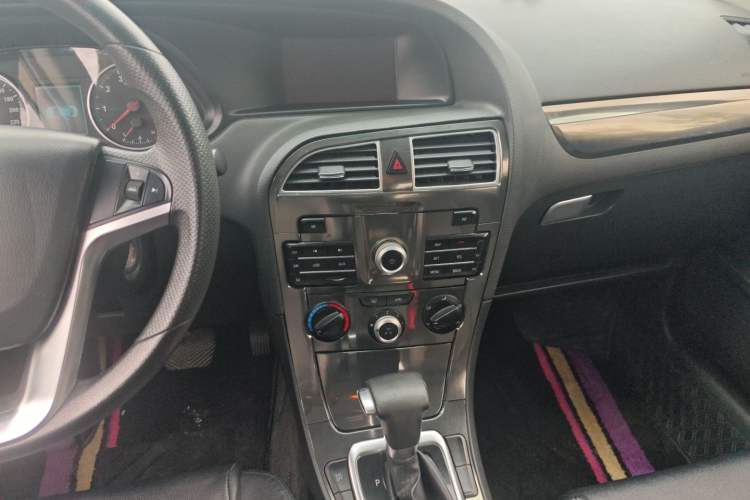 Used Brilliance V5 2014 1.5T Automatic Two-Wheel Drive Sport Model Audio And AC Panel
