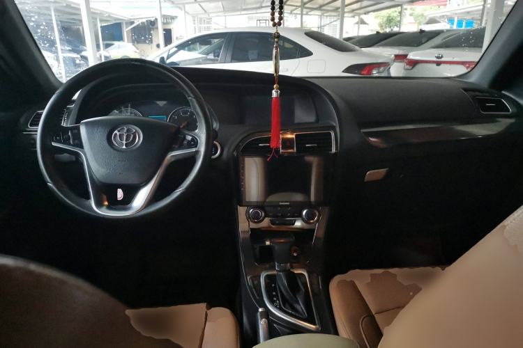 Used Brilliance V5 2014 1.5T Automatic Two-Wheel Drive Luxury Version Center Console