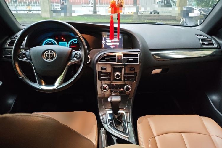 Used Brilliance V5 2014 1.5T Automatic Two-Wheel Drive Luxury Version Center Console