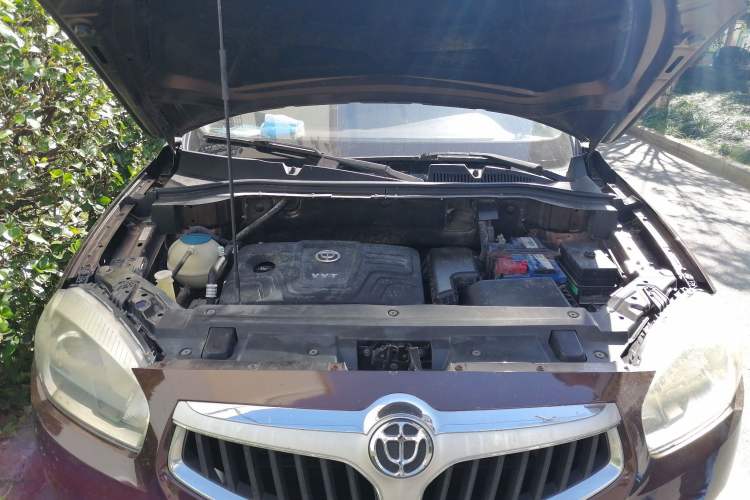 Used Brilliance V5 2014 1.6L Manual Comfort Model Engine Bay
