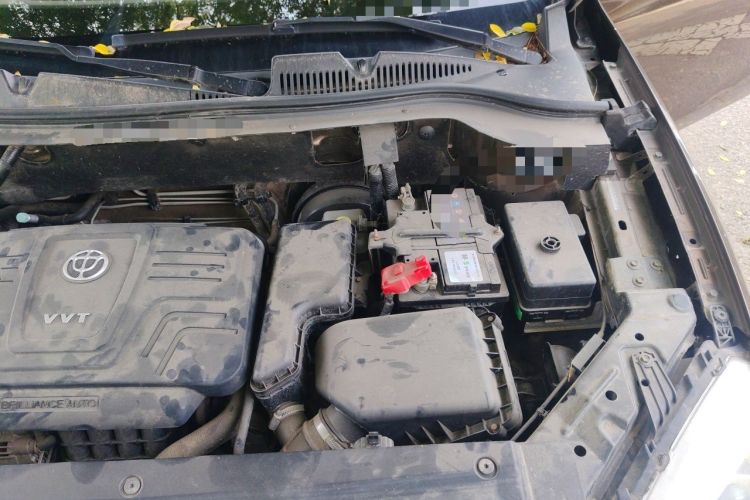 Used Brilliance V5 2014 1.6L Automatic Luxury Model Engine Bay Left
