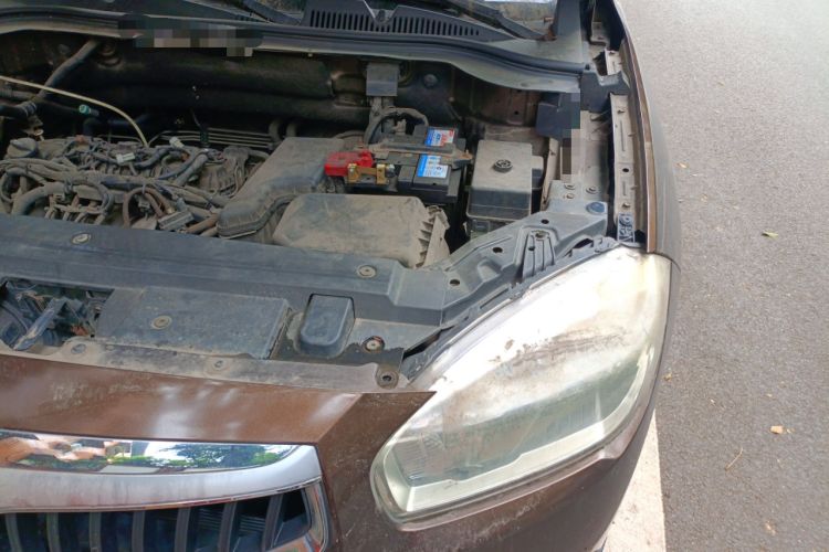 Used Brilliance V5 2014 1.6L Manual Comfort Model Engine Bay Left