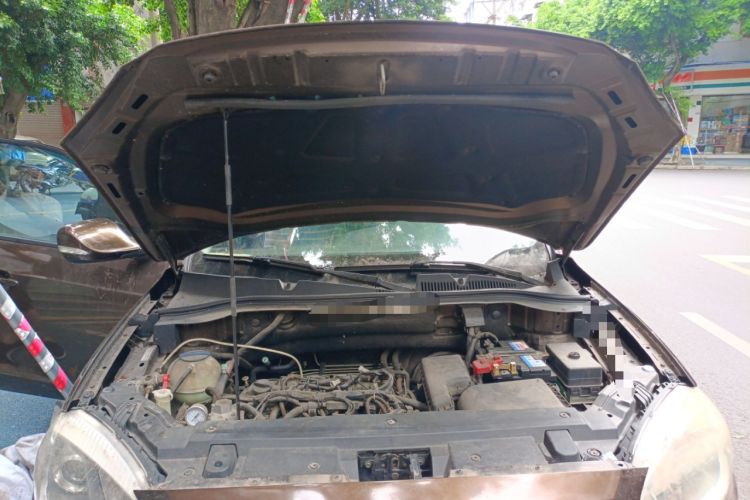 Used Brilliance V5 2014 1.6L Manual Comfort Model Engine Bay