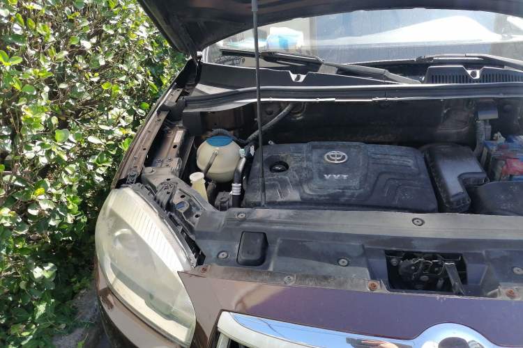 Used Brilliance V5 2014 1.6L Manual Comfort Model Engine Bay Right