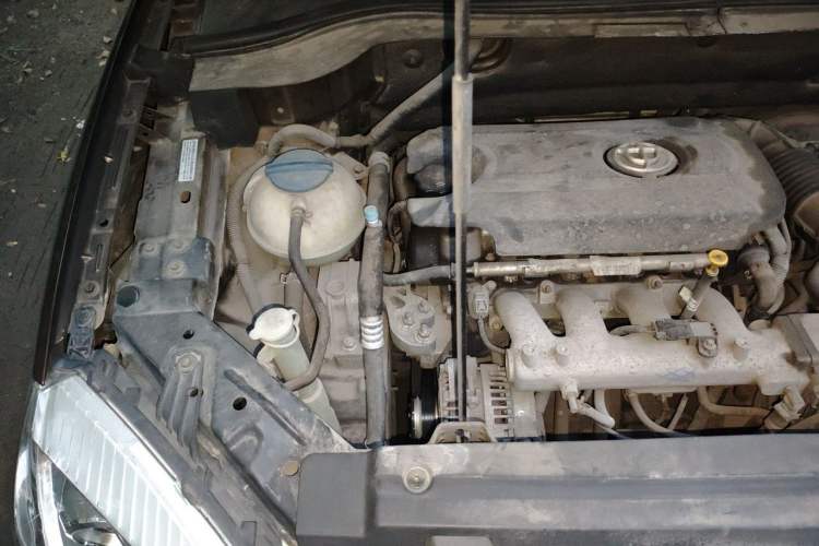 Used Brilliance V5 2014 1.5T Automatic Two-Wheel Drive Luxury Version Engine Bay Right