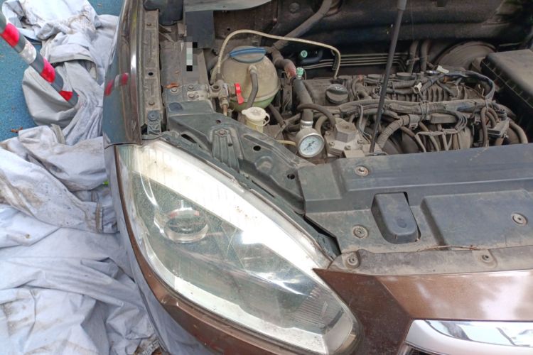 Used Brilliance V5 2014 1.6L Manual Comfort Model Engine Bay Right
