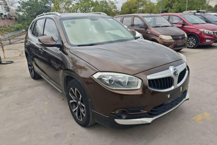 Used Brilliance V5 2014 1.5T Automatic Two-Wheel Drive Sport Model Front Right 45 Deg