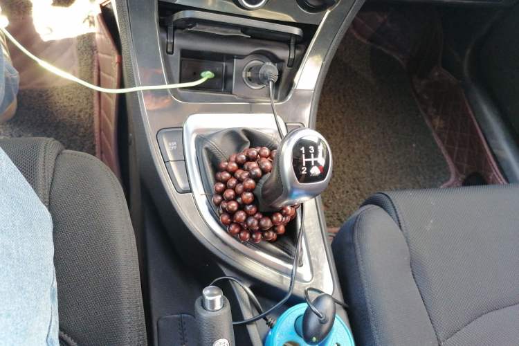Used Brilliance V5 2014 1.6L Manual Comfort Model Gear Lever