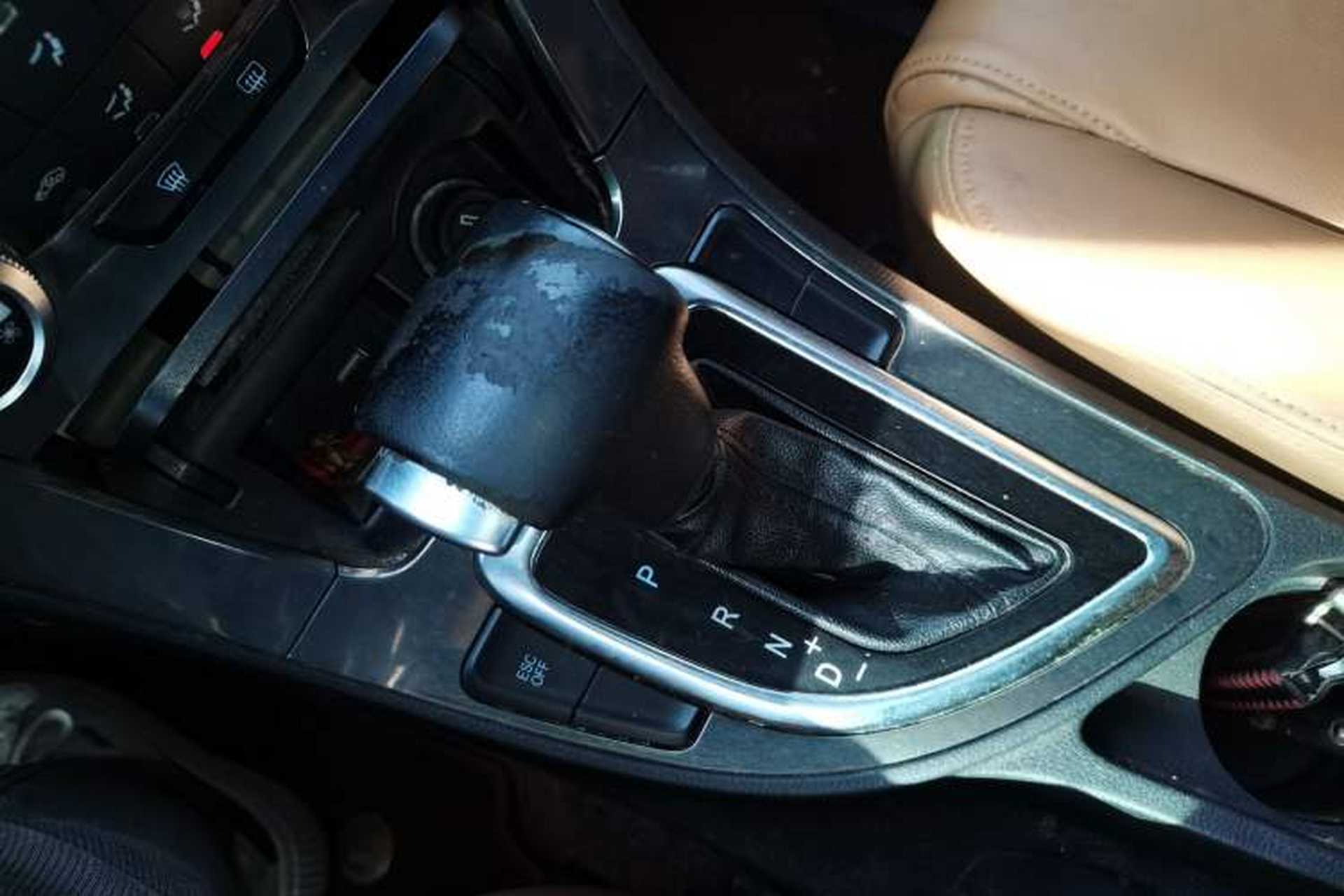 Used Brilliance V5 2014 1.5T Automatic Two-Wheel Drive Luxury Version Gear Lever