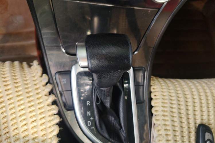 Used Brilliance V5 2014 1.6L Automatic Luxury Model Gear Lever