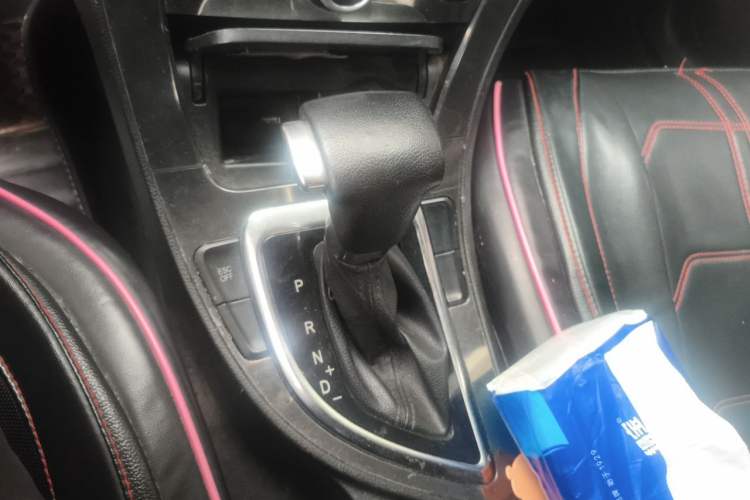 Used Brilliance V5 2014 1.5T Automatic Two-Wheel Drive Sport Model Gear Lever