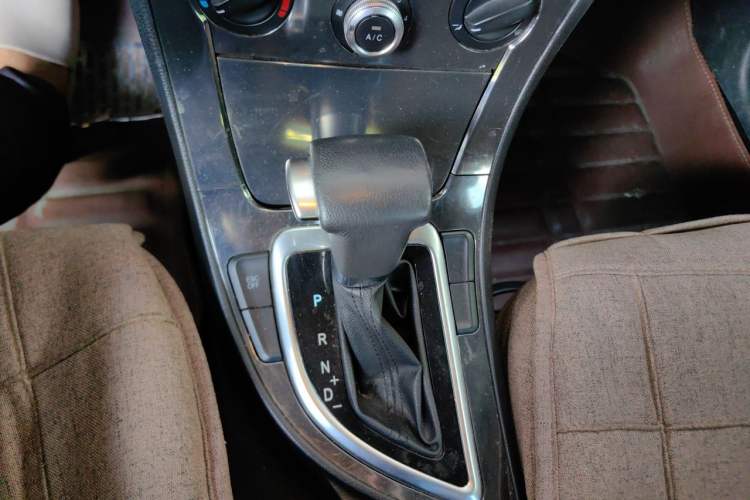 Used Brilliance V5 2014 1.5T Automatic Two-Wheel Drive Sport Model Gear Lever