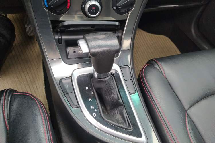 Used Brilliance V5 2014 1.5T Automatic Two-Wheel Drive Sport Model Gear Lever