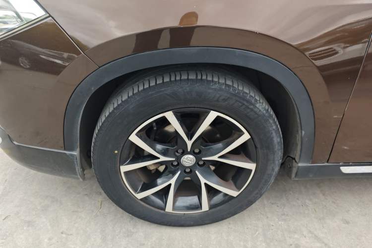 Used Brilliance V5 2014 1.5T Automatic Two-Wheel Drive Sport Model Left Front Wheel Hub