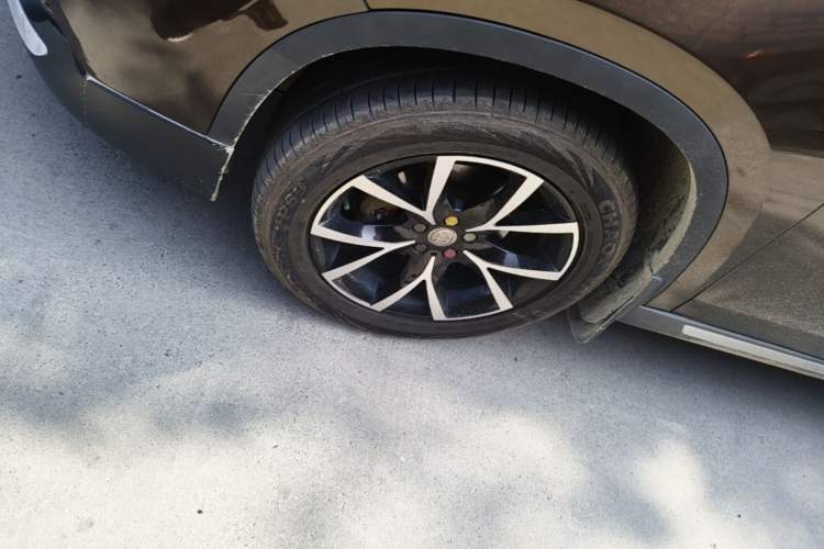 Used Brilliance V5 2014 1.6L Manual Comfort Model Left Front Wheel Hub