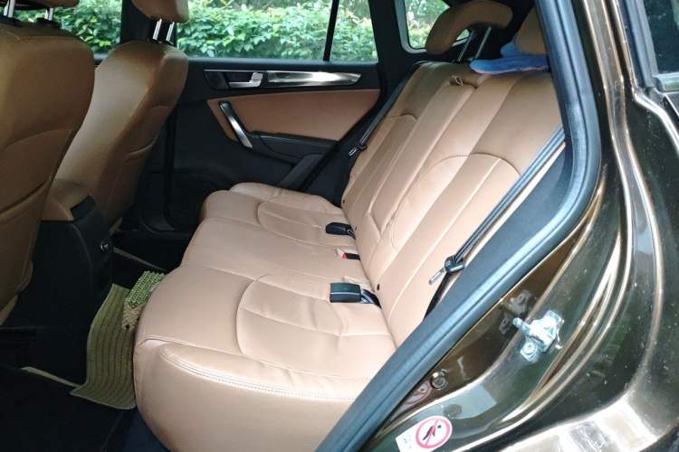 Used Brilliance V5 2014 1.5T Automatic Two-Wheel Drive Luxury Version Left Rear Seat