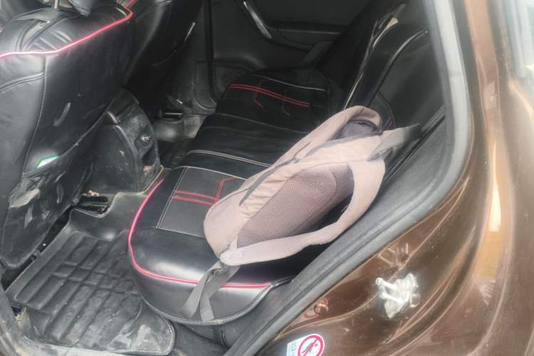 Used Brilliance V5 2014 1.5T Automatic Two-Wheel Drive Sport Model Left Rear Seat