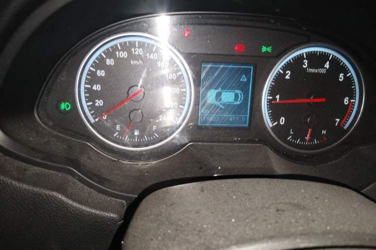 Used Brilliance V5 2014 1.5T Manual Two-Wheel Drive Luxury Model Odometer Close Up