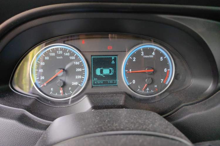 Used Brilliance V5 2014 1.5T Automatic Two-Wheel Drive Sport Model Odometer Close Up