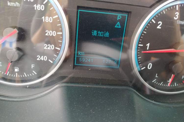 Used Brilliance V5 2014 1.5T Automatic Two-Wheel Drive Sport Model Odometer Close Up