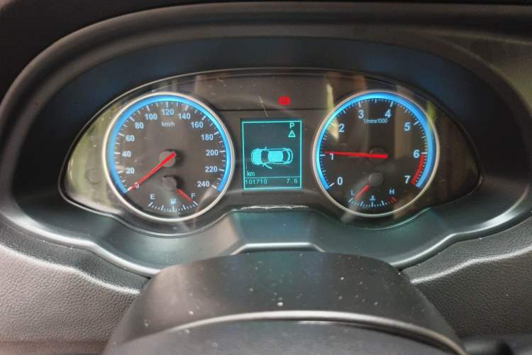 Used Brilliance V5 2014 1.5T Automatic Two-Wheel Drive Sport Model Odometer Close Up