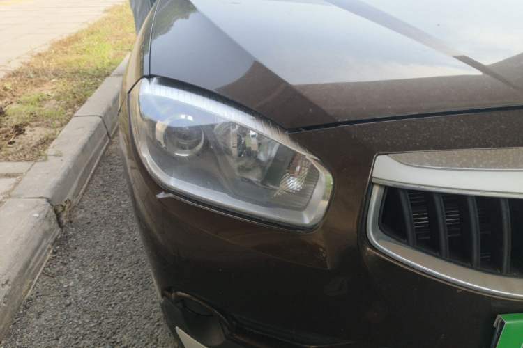 Used Brilliance V5 2014 1.6L Manual Comfort Model Right Front Headlight