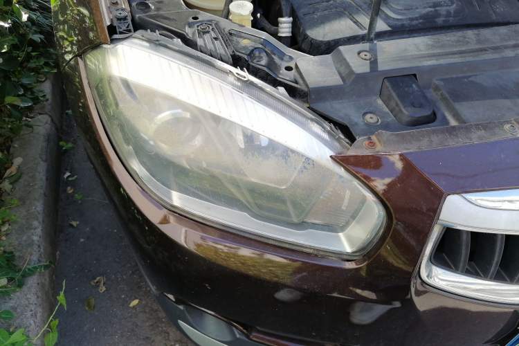 Used Brilliance V5 2014 1.6L Manual Comfort Model Right Front Headlight