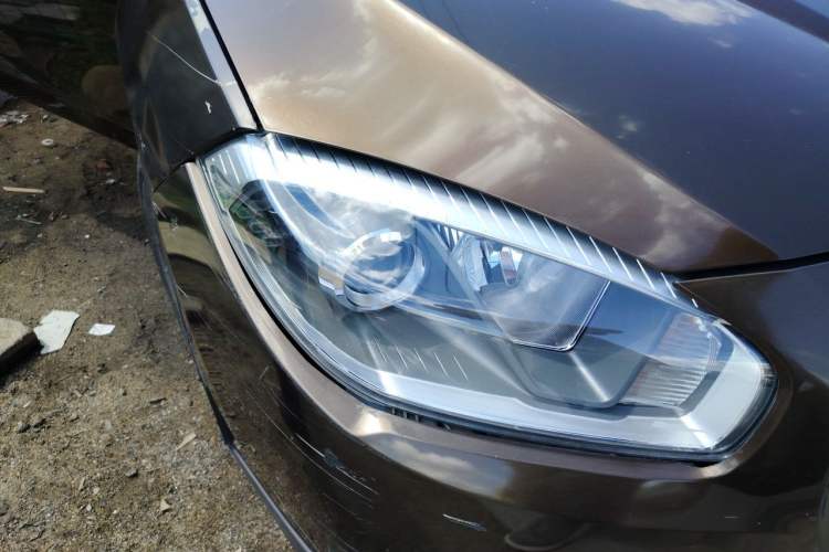 Used Brilliance V5 2014 1.6L Manual Comfort Model Right Front Headlight