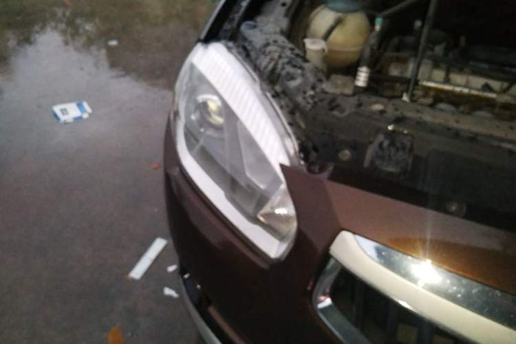 Used Brilliance V5 2014 1.5T Manual Two-Wheel Drive Luxury Model Right Front Headlight