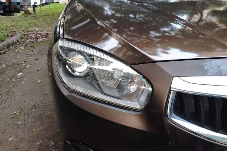 Used Brilliance V5 2014 1.5T Automatic Two-Wheel Drive Luxury Version Right Front Headlight