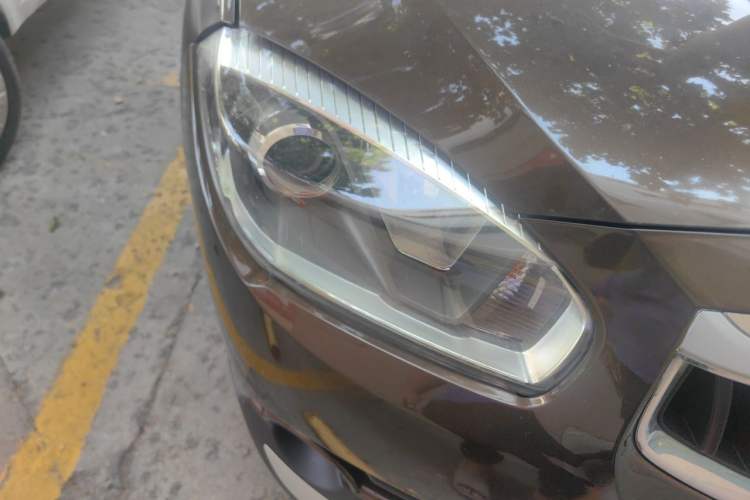 Used Brilliance V5 2014 1.5T Automatic Two-Wheel Drive Sport Model Right Front Headlight